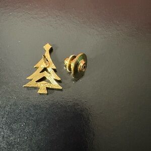 Christmas Tree Gold Brooch Pin.